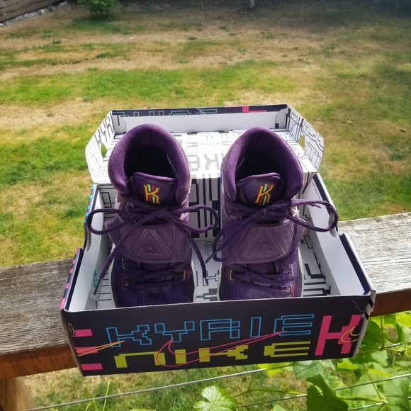 Kyrie Irving Nike Basketball shoe size US 5 - Picture 2 of 10